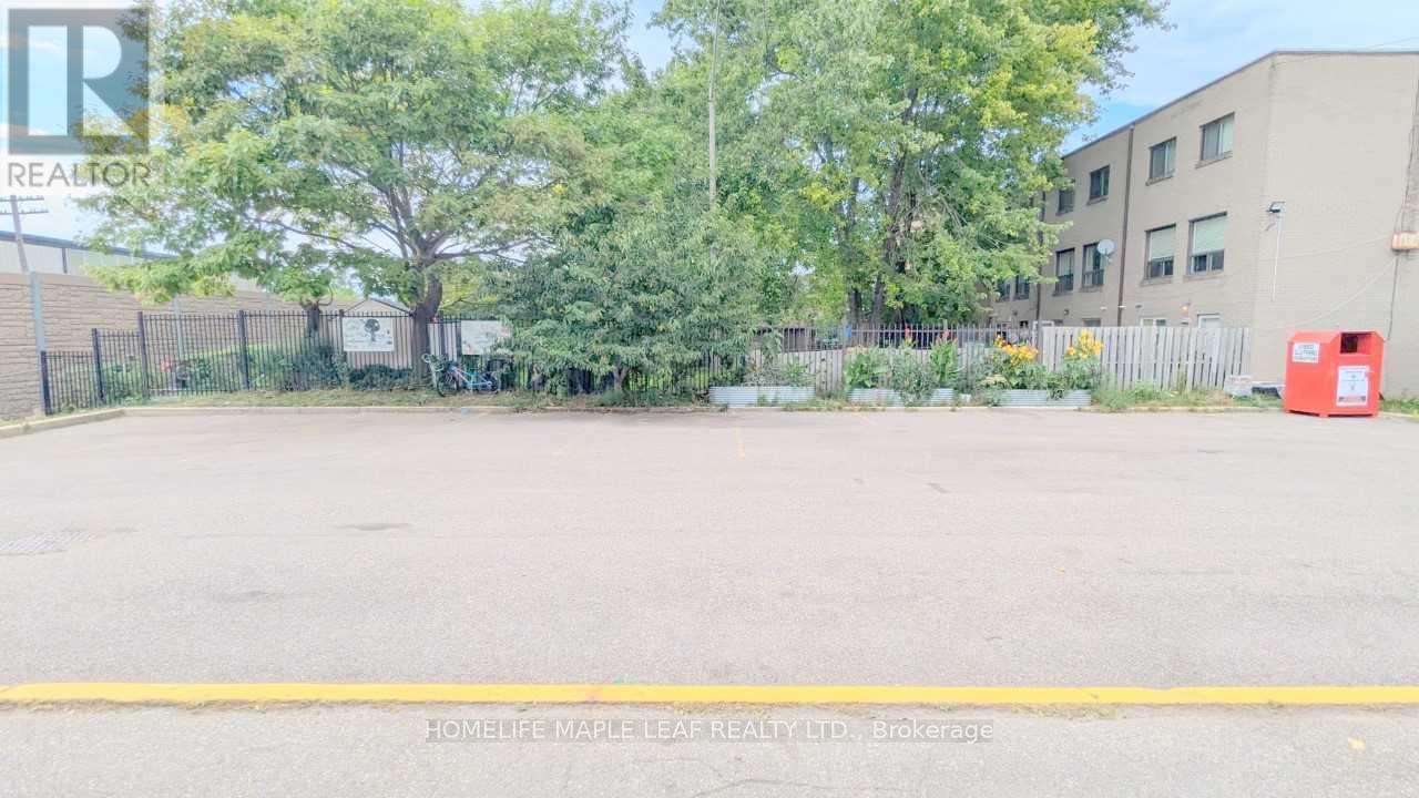 109 Lotherton Pathway, Toronto (Yorkdale-Glen Park), Ontario  M6B 2G6 - Photo 34 - W12629352