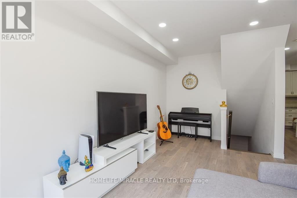 130 - 30 Times Square Boulevard, Hamilton, Ontario L8J 0L8 - Photo 14 - X12615530