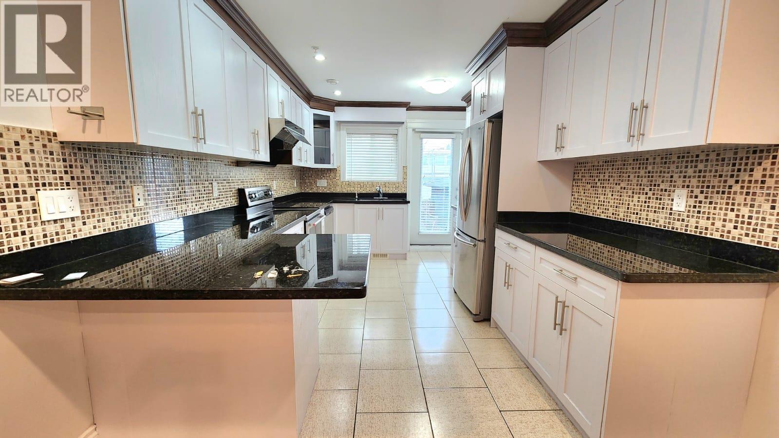 Main+up 1391 E 61 Avenue, Vancouver, British Columbia  V5X 2C8 - Photo 3 - R3073143