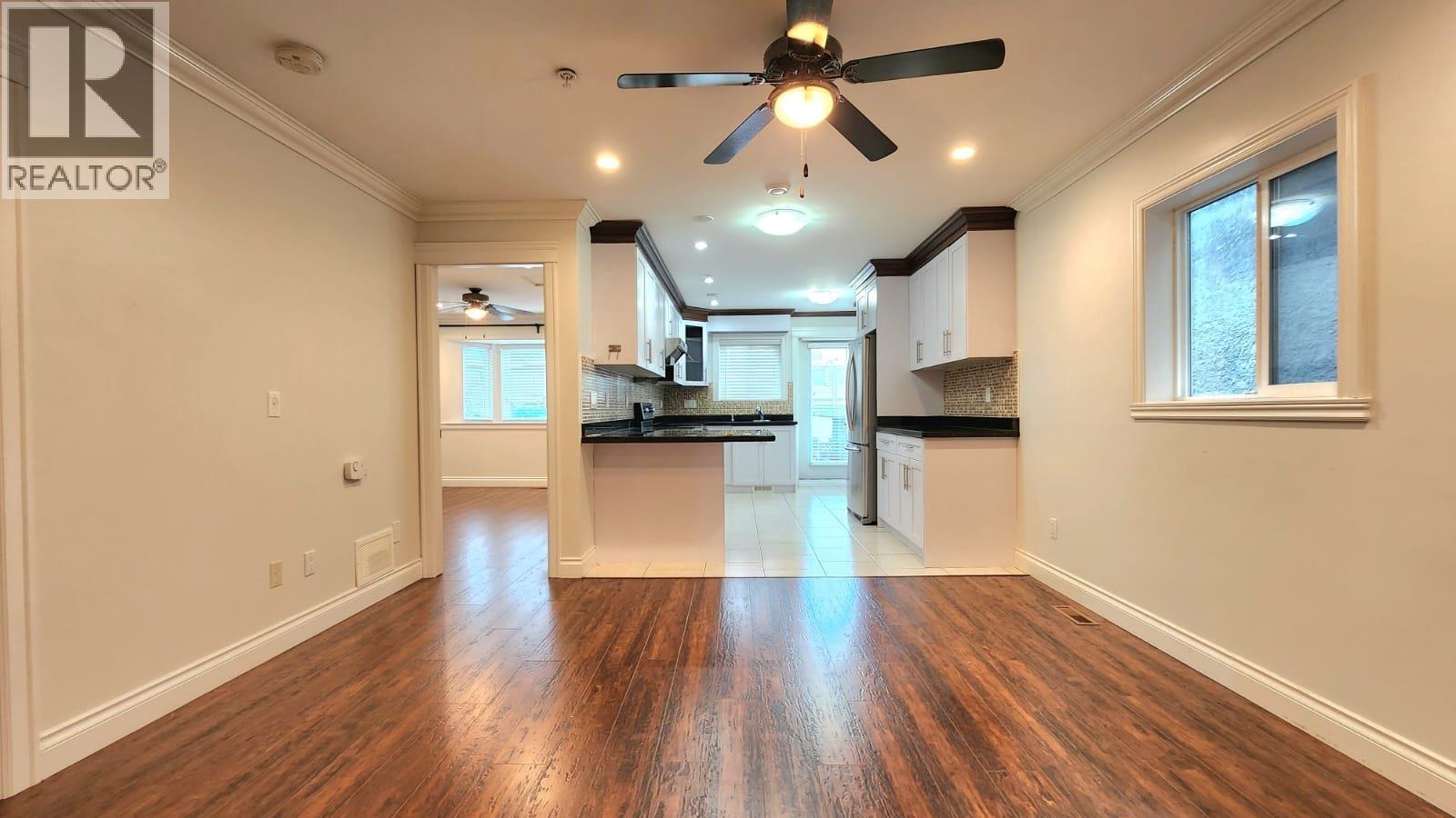 Main+up 1391 E 61 Avenue, Vancouver, British Columbia  V5X 2C8 - Photo 2 - R3073143