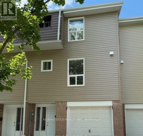 40 Ellis Drive, Brampton, Ontario L6T 4C4 - Photo 2 - W12632616