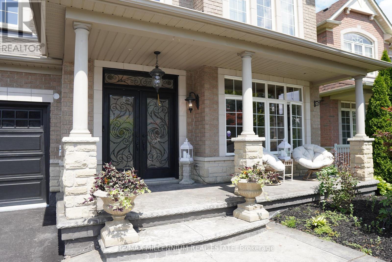 40 Rampart Drive, Brampton, Ontario  L6P 2Z1 - Photo 2 - W12632618