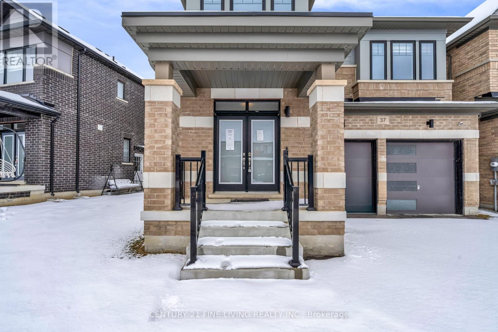 37 Petch Avenue, Caledon, Ontario L7C 4J8 - Photo 3 - W12628194