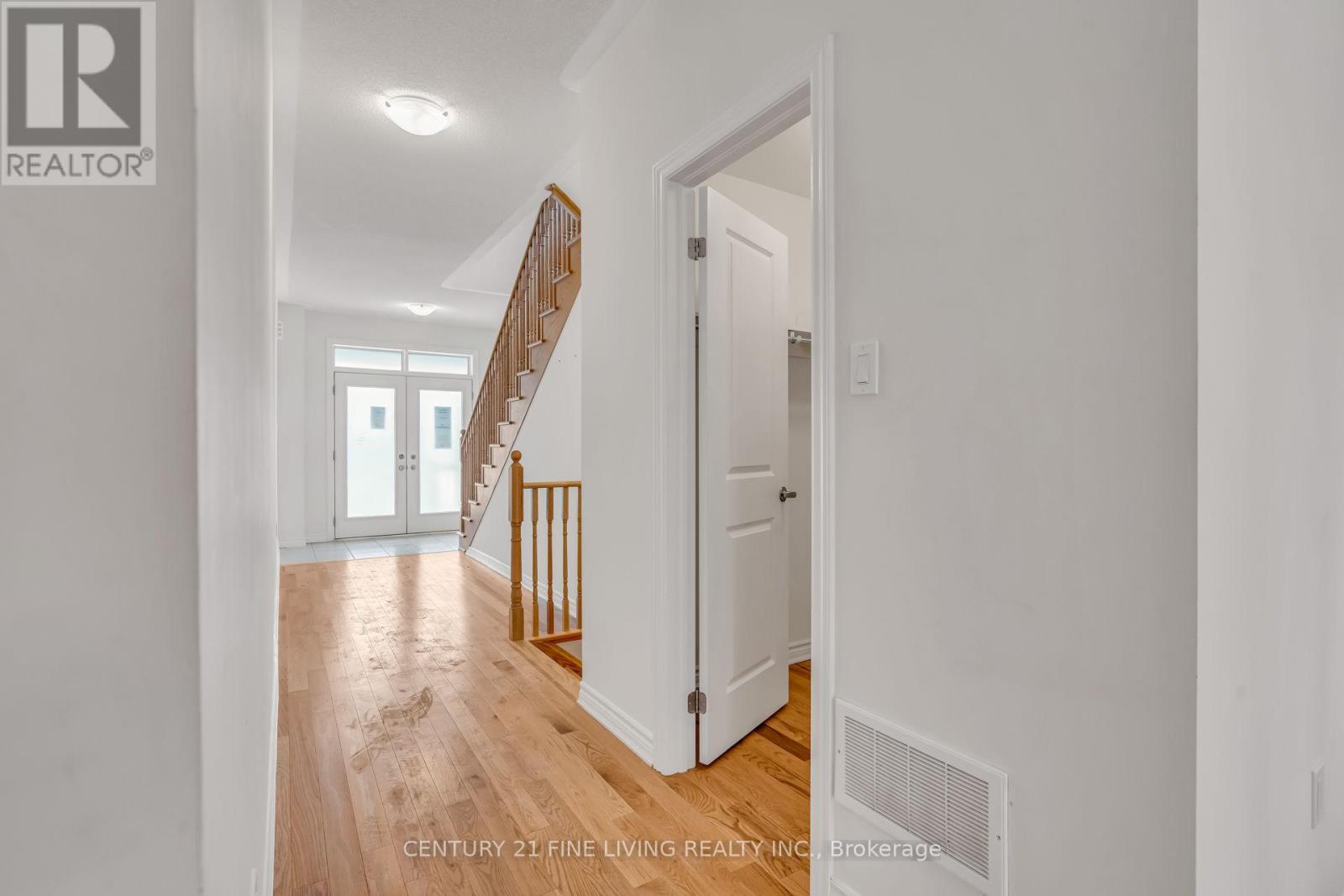 37 Petch Avenue, Caledon, Ontario L7C 4J8 - Photo 5 - W12628194