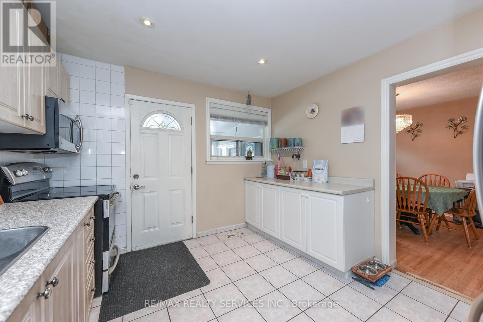 84 Flamingo Crescent, Brampton, Ontario  L6T 2G7 - Photo 11 - W12632642