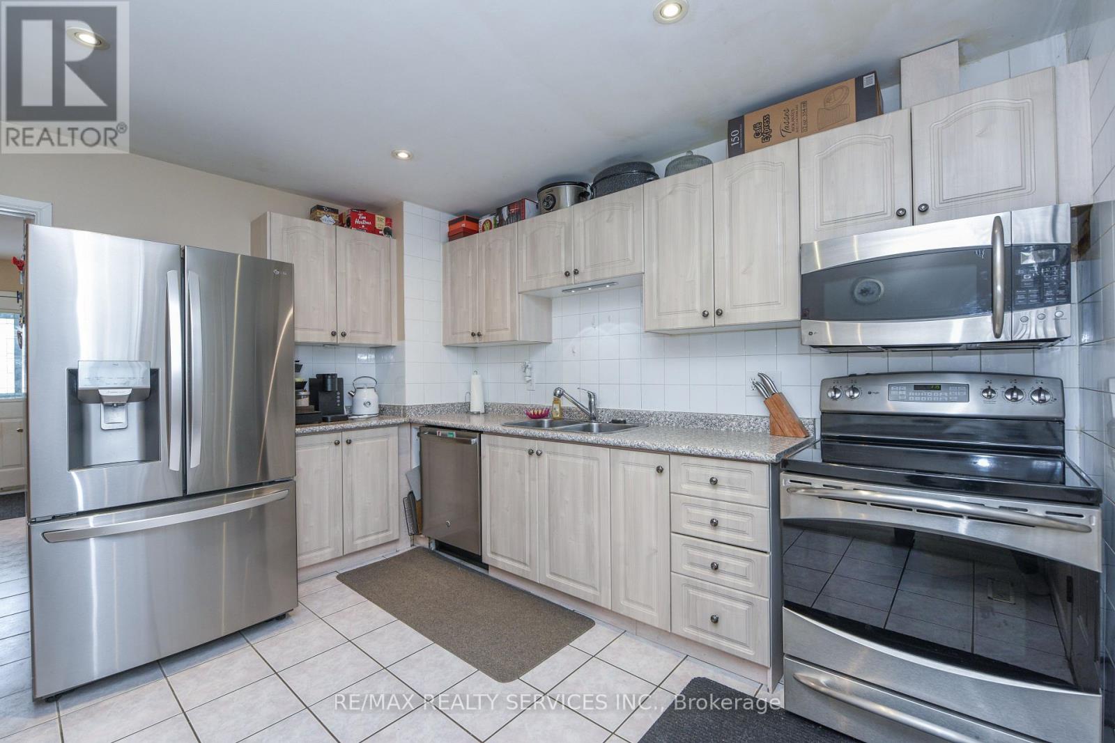 84 Flamingo Crescent, Brampton, Ontario  L6T 2G7 - Photo 12 - W12632642