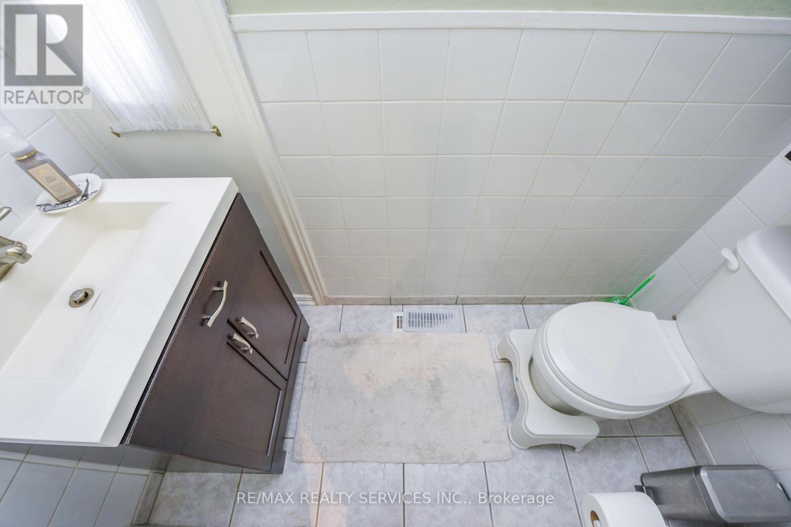 84 Flamingo Crescent, Brampton, Ontario  L6T 2G7 - Photo 15 - W12632642