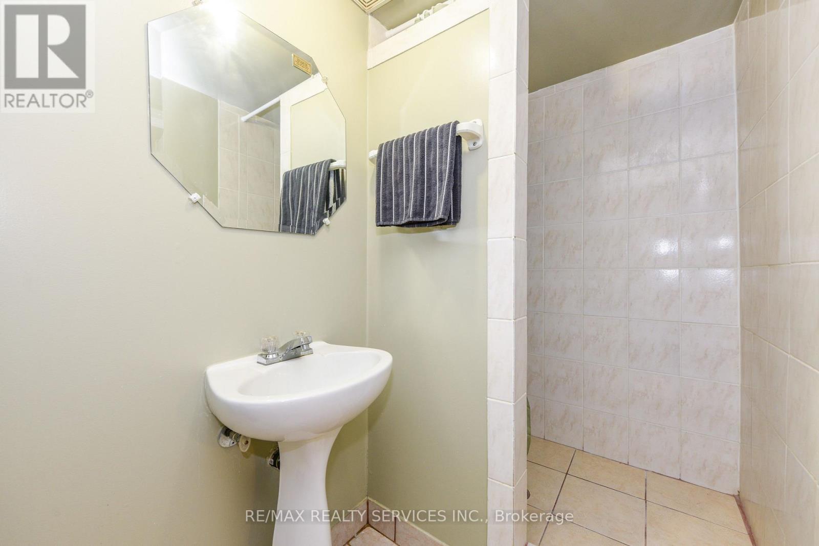 84 Flamingo Crescent, Brampton, Ontario  L6T 2G7 - Photo 26 - W12632642