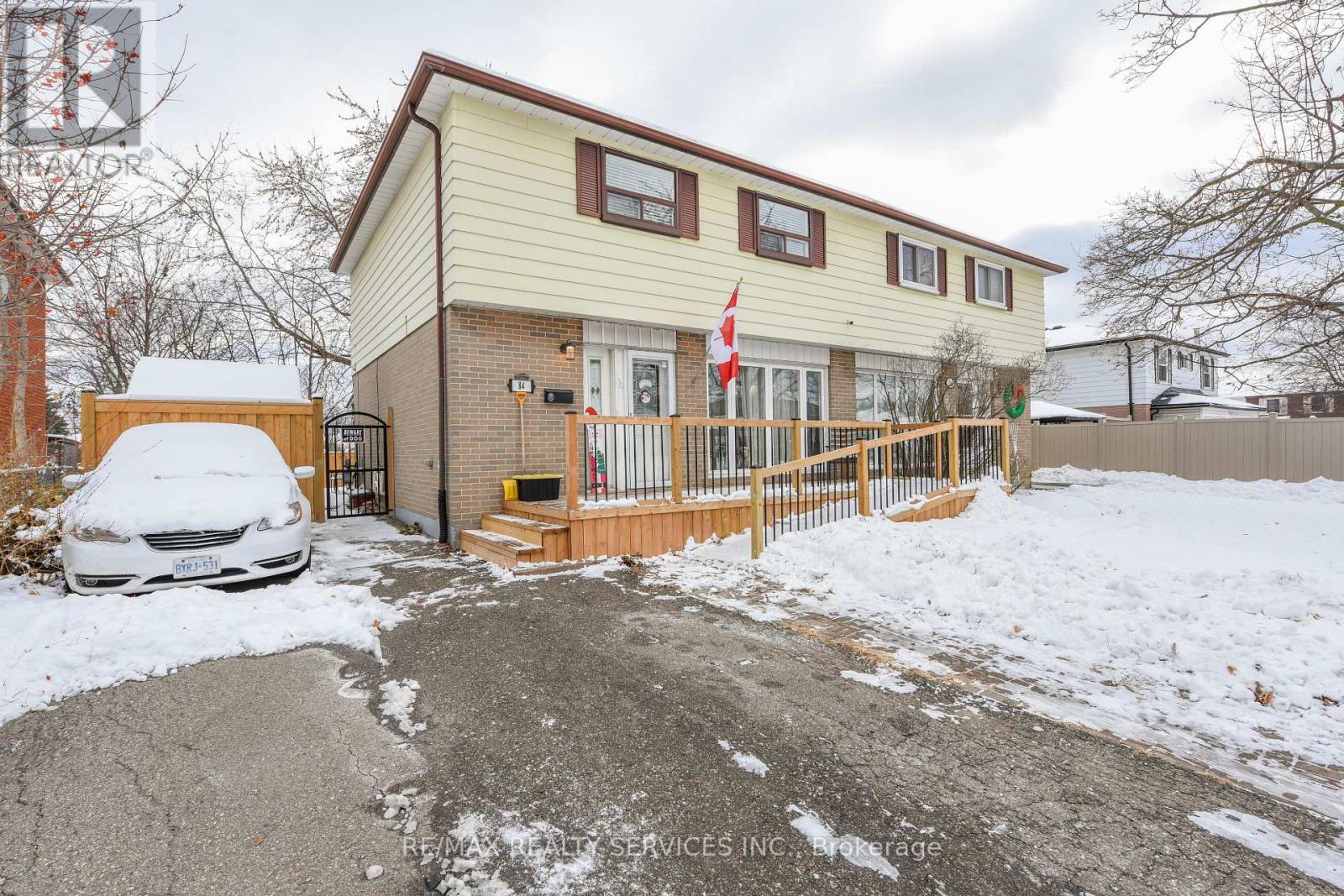 84 Flamingo Crescent, Brampton, Ontario  L6T 2G7 - Photo 3 - W12632642