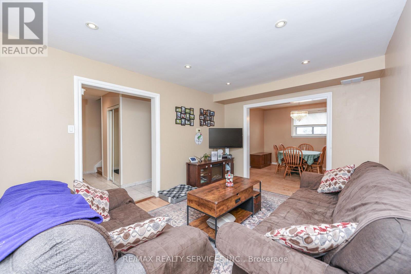 84 Flamingo Crescent, Brampton, Ontario  L6T 2G7 - Photo 6 - W12632642