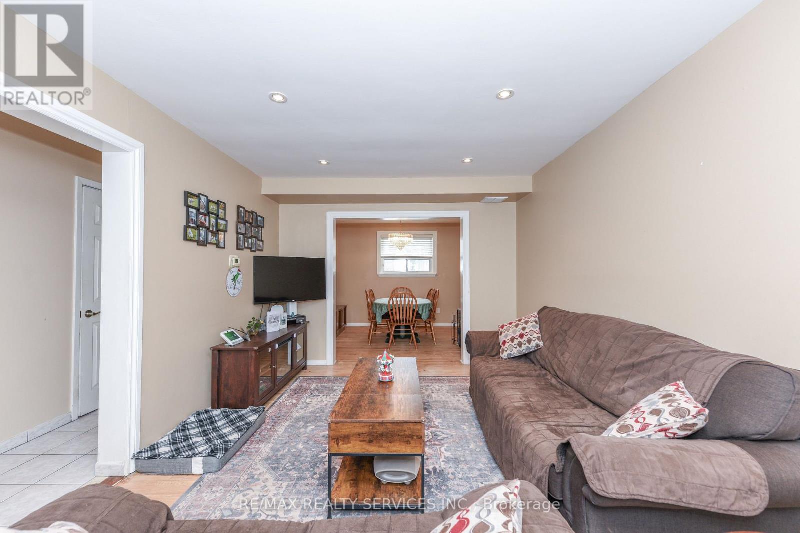 84 Flamingo Crescent, Brampton, Ontario  L6T 2G7 - Photo 7 - W12632642