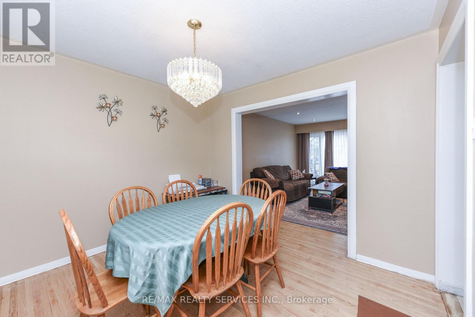 84 Flamingo Crescent, Brampton, Ontario  L6T 2G7 - Photo 9 - W12632642