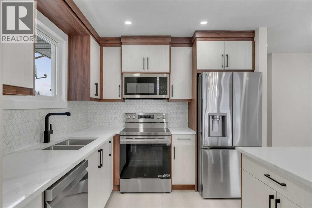 8420 Centre Street Ne, Calgary, Alberta  T3K 1Y1 - Photo 11 - A2274349