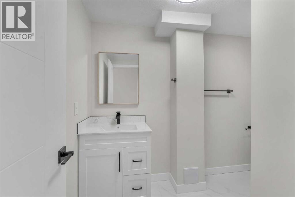 8420 Centre Street Ne, Calgary, Alberta  T3K 1Y1 - Photo 26 - A2274349