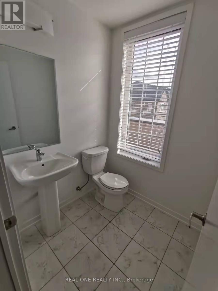 209 Harding Park Street, Newmarket, Ontario  L3Y 0E1 - Photo 13 - N12632646