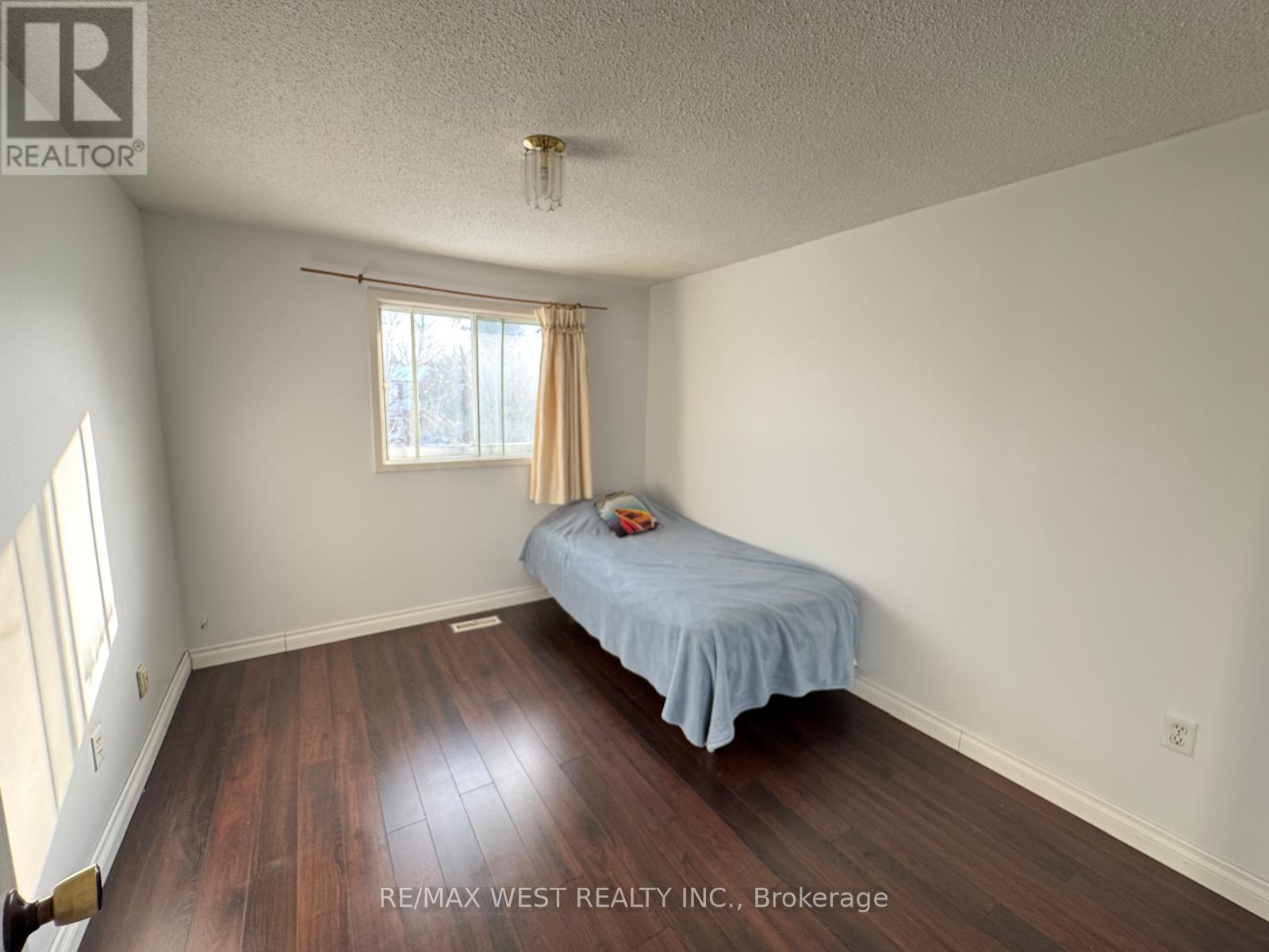 51 Michael Drive, Richmond Hill, Ontario  L4C 5W7 - Photo 4 - N12632650