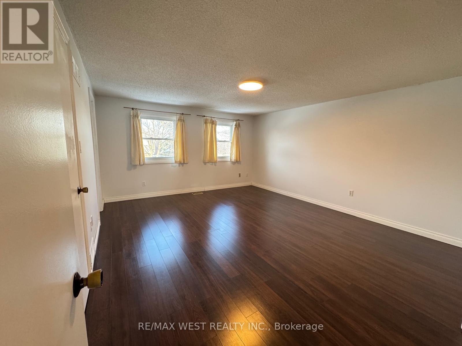 51 Michael Drive, Richmond Hill, Ontario  L4C 5W7 - Photo 9 - N12632650