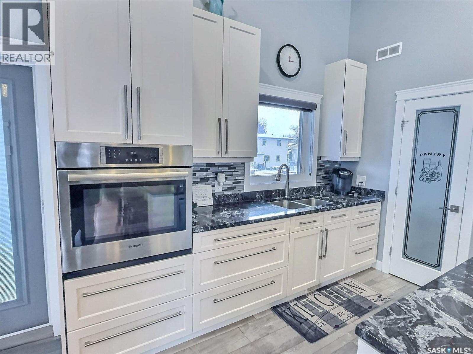 3070 Lakeview Drive, Prince Albert, Saskatchewan  S6V 5E6 - Photo 12 - SK025541