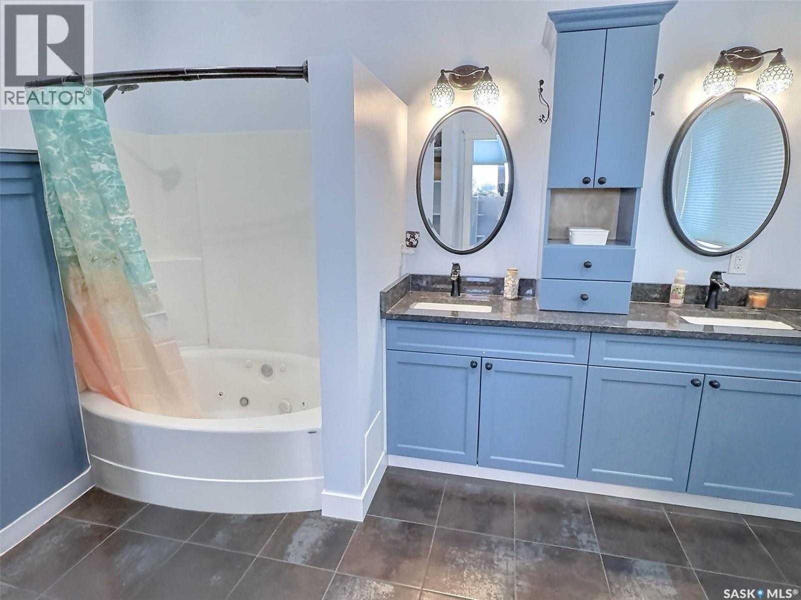 3070 Lakeview Drive, Prince Albert, Saskatchewan  S6V 5E6 - Photo 20 - SK025541