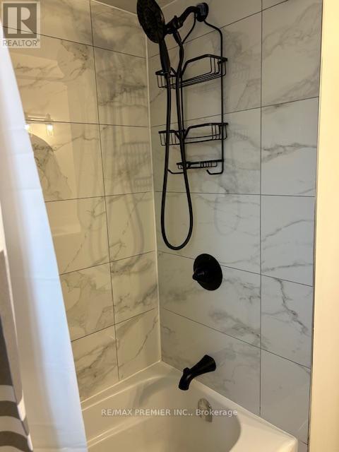 235 Louis Drive, Mississauga, Ontario  L5B 1Z1 - Photo 15 - W12632656