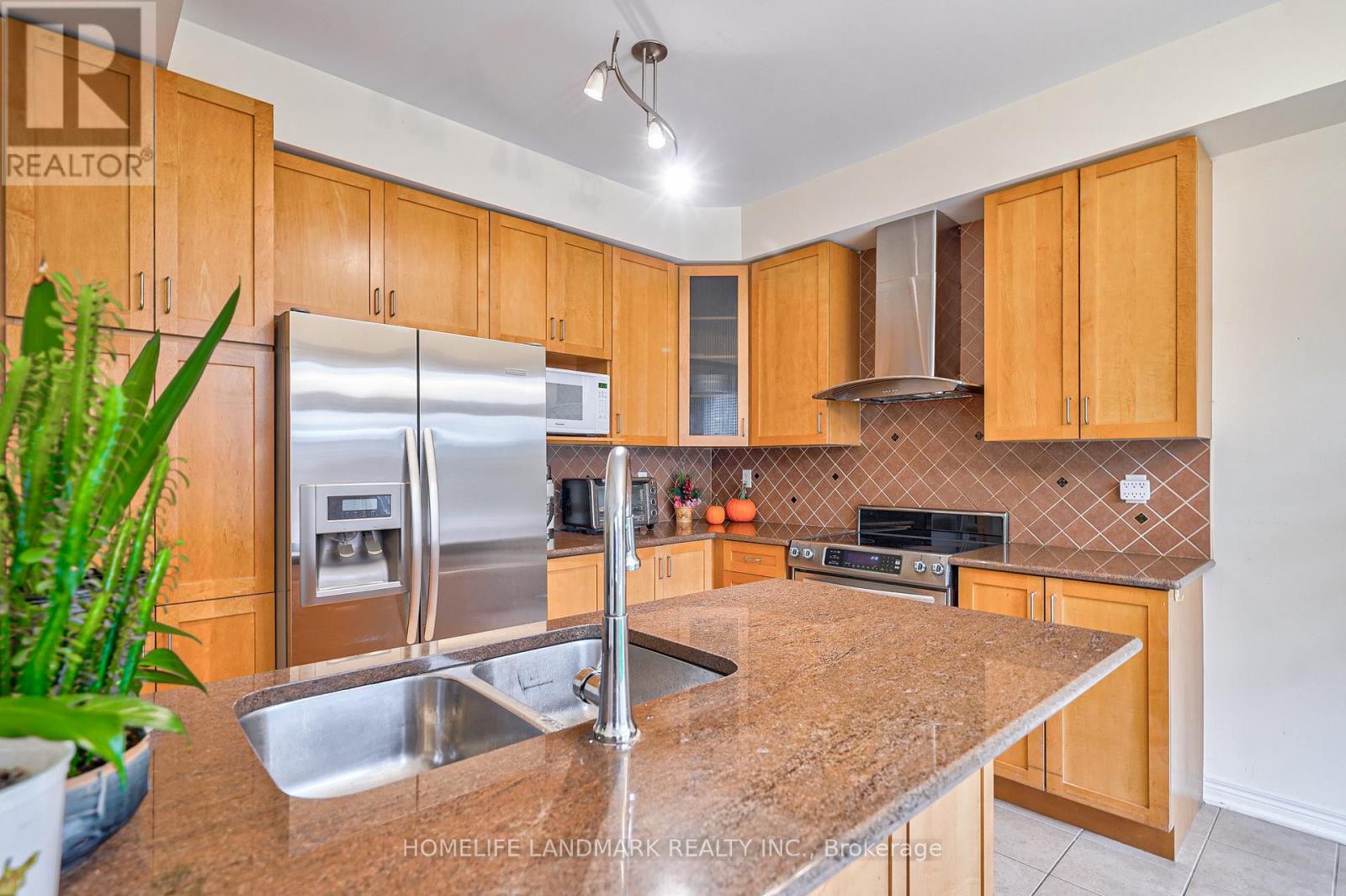 83 Hawksbury Road, Markham, Ontario  L6E 0E8 - Photo 11 - N12632668