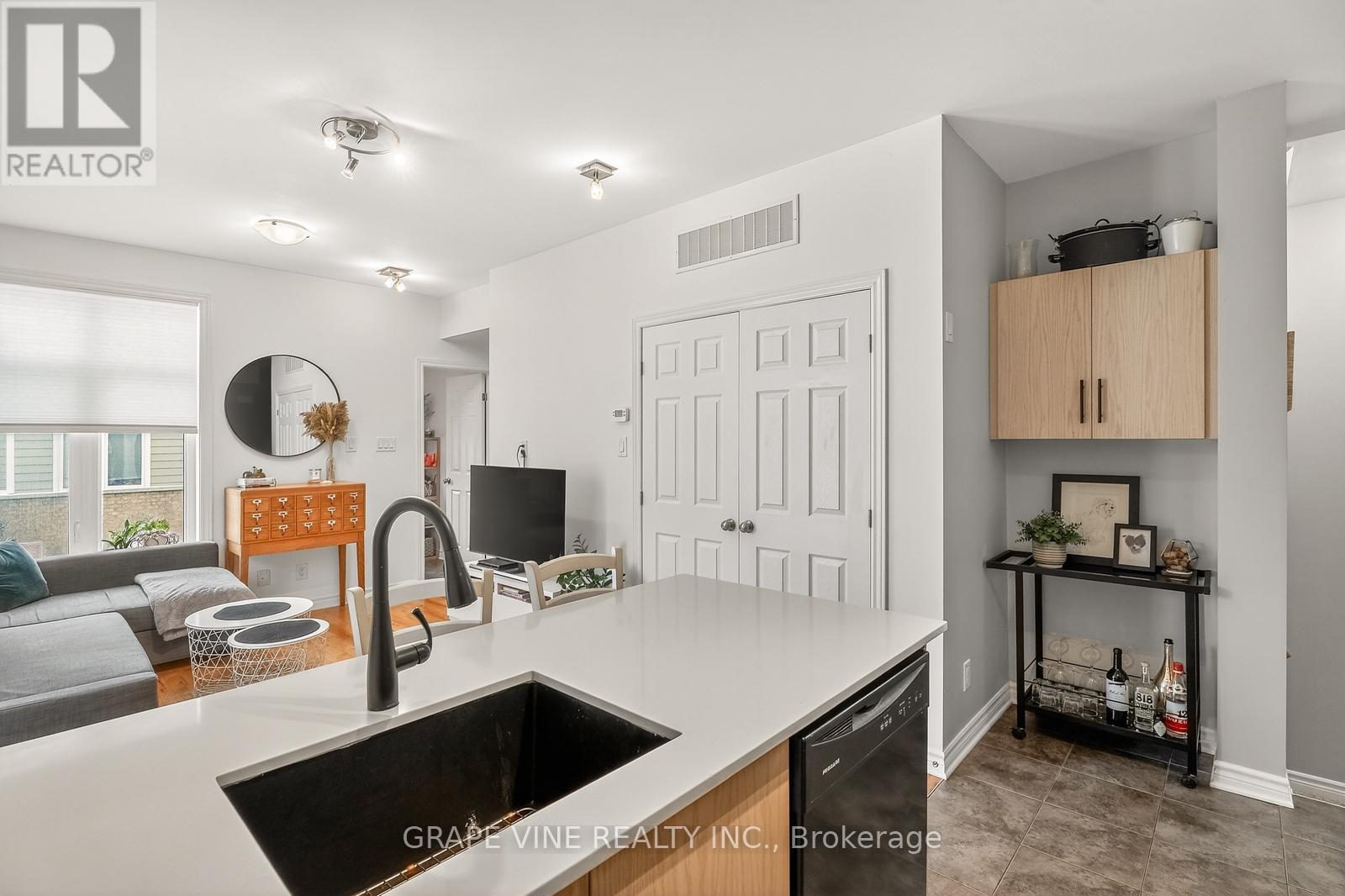 D - 310 Everest Private, Ottawa, Ontario  K1G 4E3 - Photo 17 - X12632674