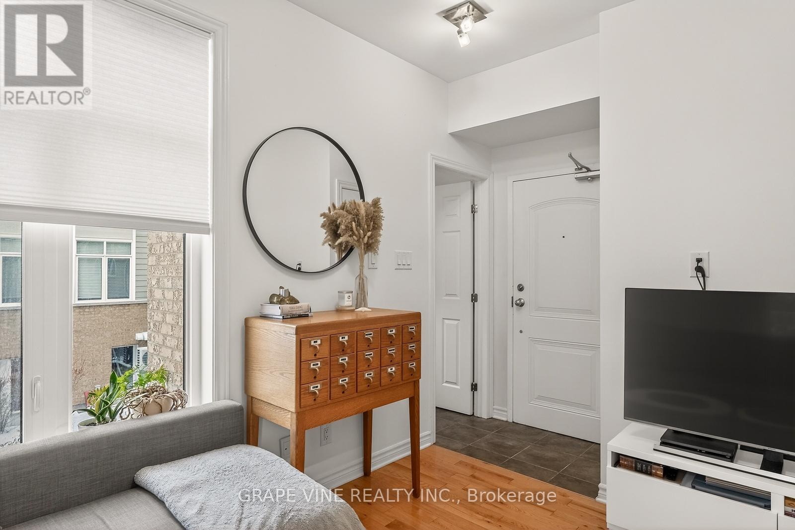 D - 310 Everest Private, Ottawa, Ontario  K1G 4E3 - Photo 5 - X12632674