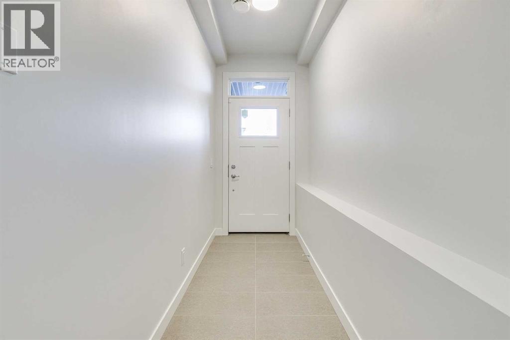 819 Shawnee Terrace Sw, Calgary, Alberta  T2Y 0T4 - Photo 3 - A2255503