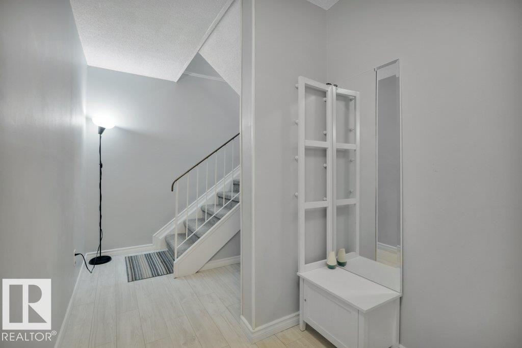 322 Willow Co Nw, Edmonton, Alberta T5T 2K7 - Photo 4 - E4467931