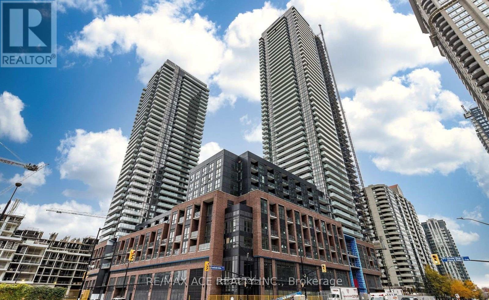 <div class="slider-price">$2,200 Monthly</div><p>1009 - 430 Square One Drive, Mississauga, Ontario</p>