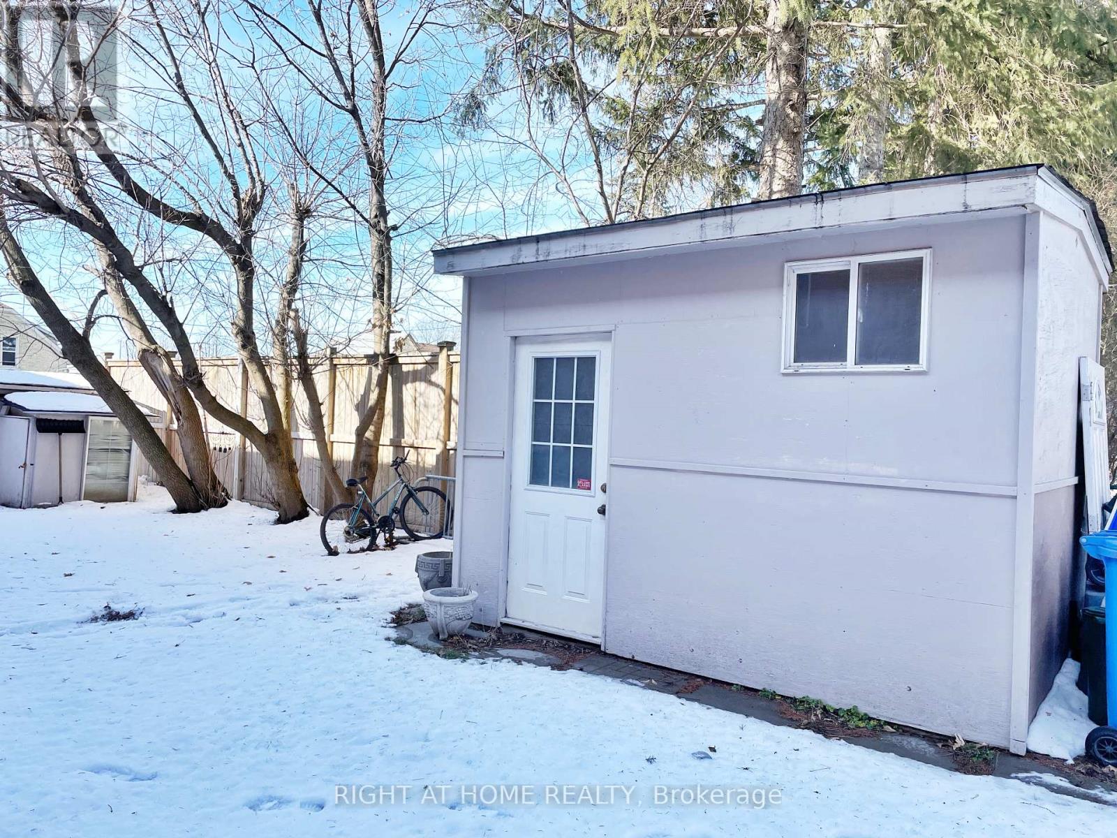 7-9 Rosemount Drive, Kitchener, Ontario  N2B 1P9 - Photo 11 - X12632686