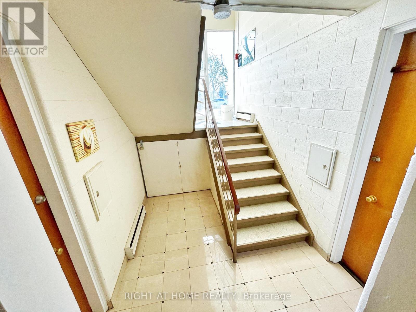 7-9 Rosemount Drive, Kitchener, Ontario  N2B 1P9 - Photo 14 - X12632686