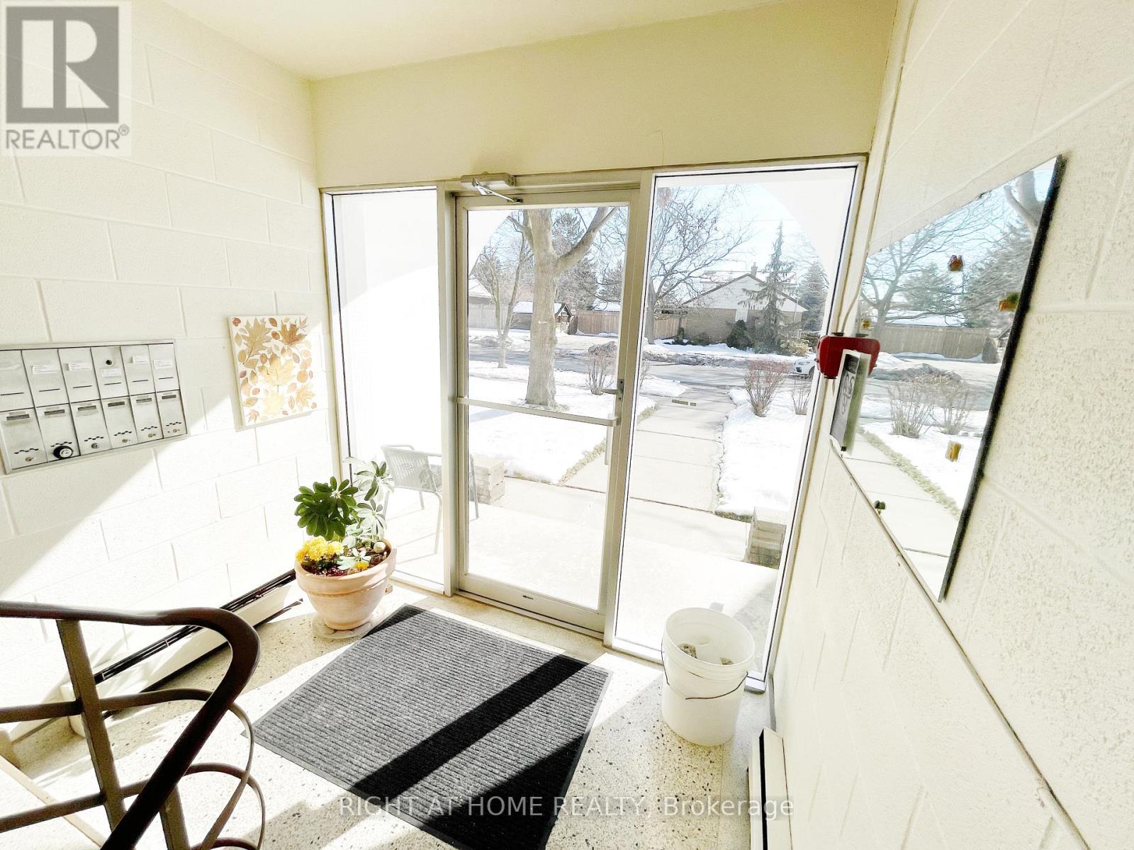 7-9 Rosemount Drive, Kitchener, Ontario  N2B 1P9 - Photo 15 - X12632686