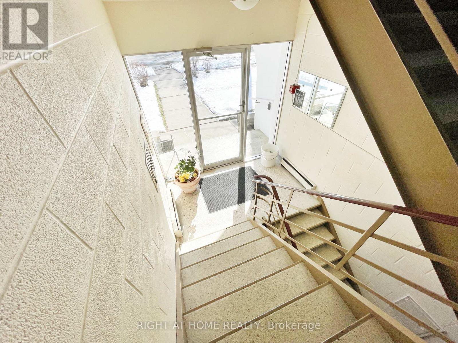 7-9 Rosemount Drive, Kitchener, Ontario  N2B 1P9 - Photo 16 - X12632686