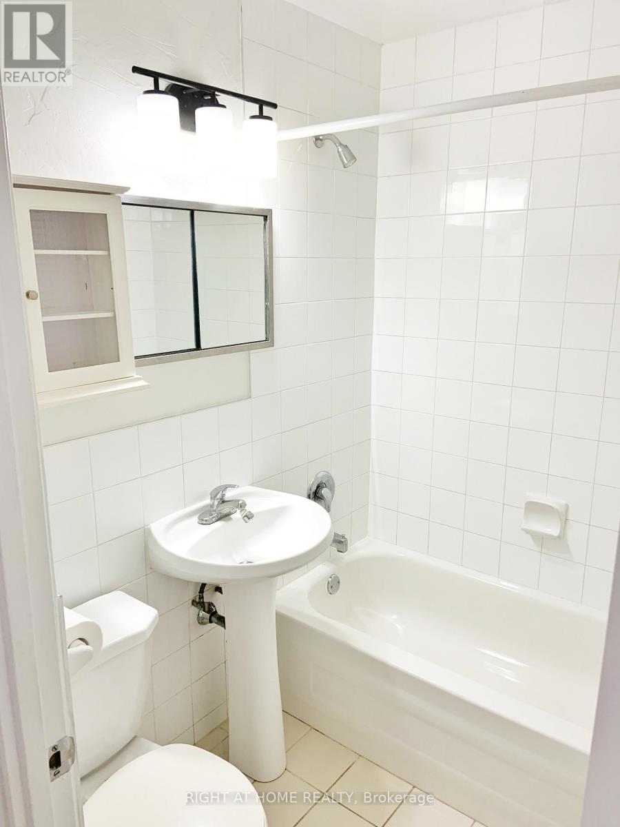 7-9 Rosemount Drive, Kitchener, Ontario  N2B 1P9 - Photo 21 - X12632686