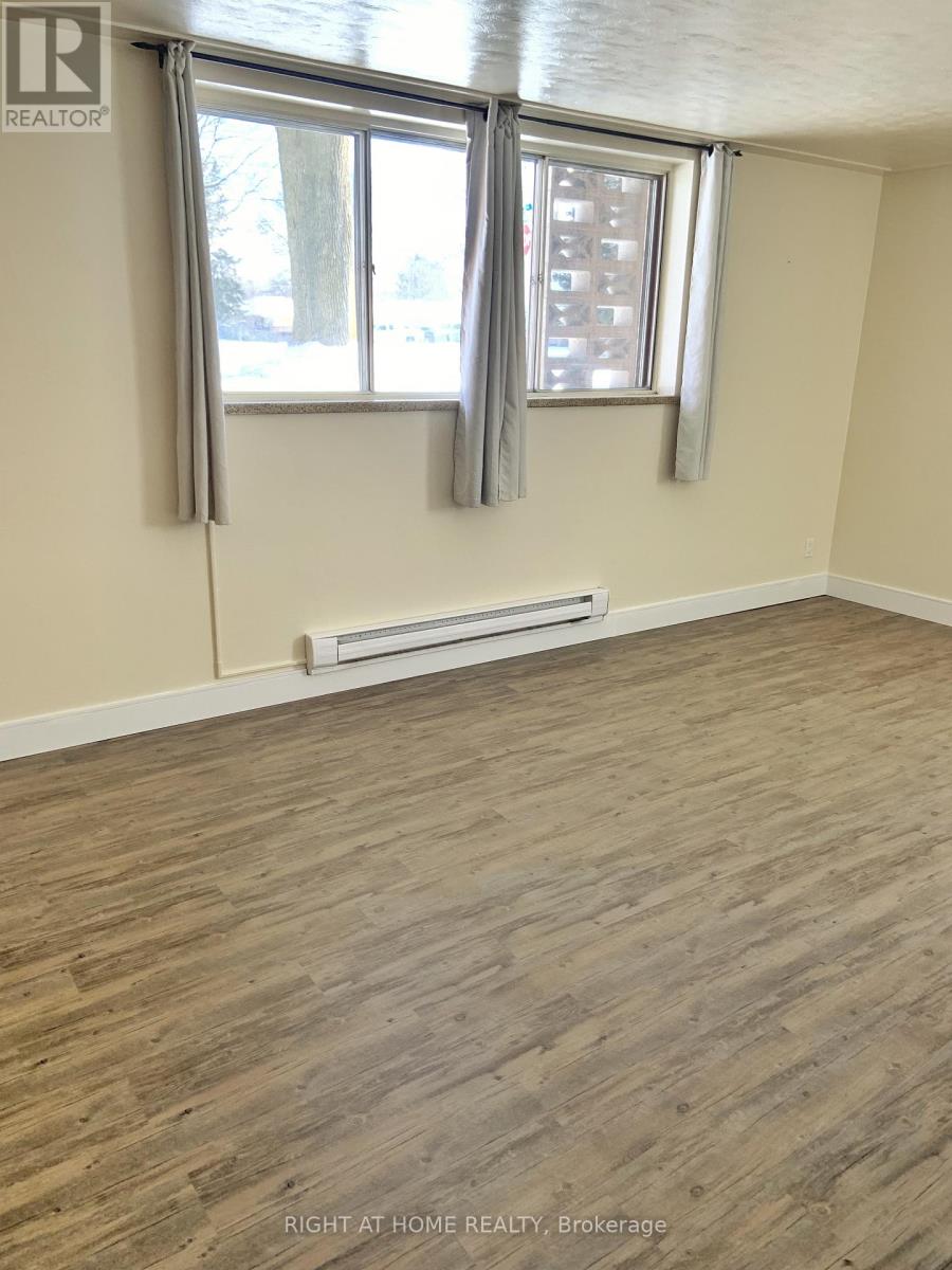 7-9 Rosemount Drive, Kitchener, Ontario  N2B 1P9 - Photo 22 - X12632686