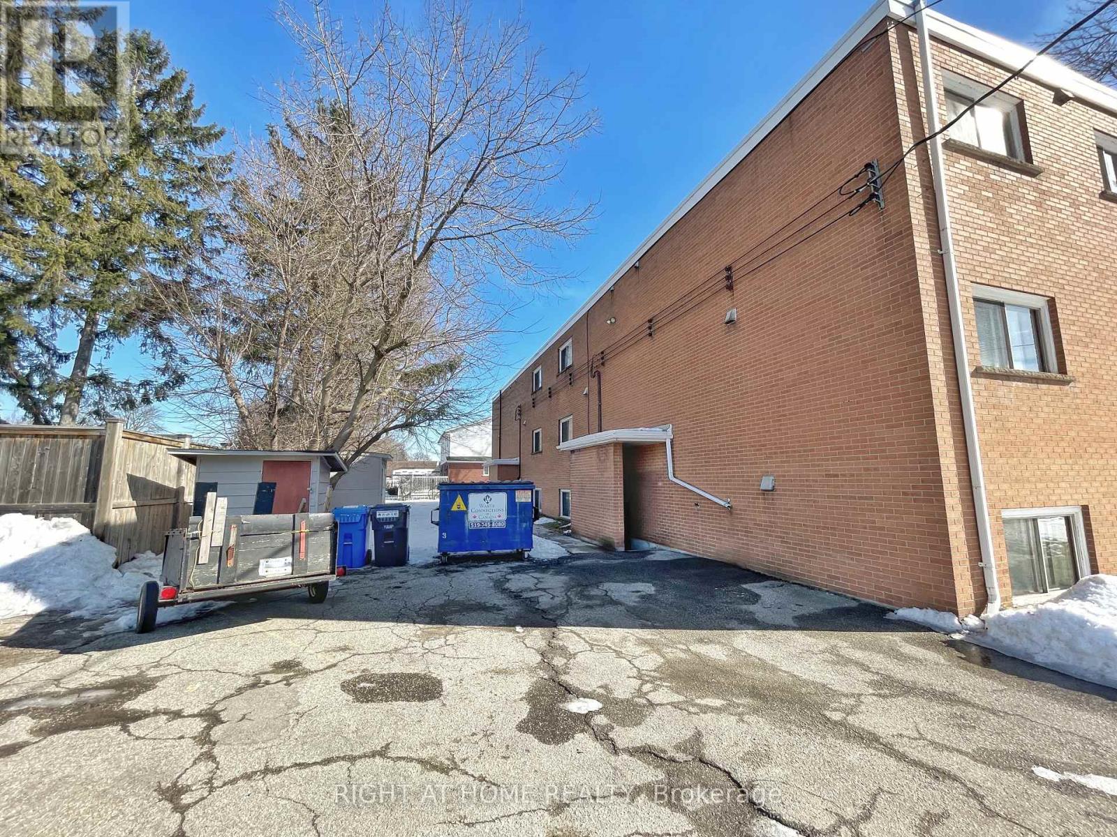 7-9 Rosemount Drive, Kitchener, Ontario  N2B 1P9 - Photo 6 - X12632686