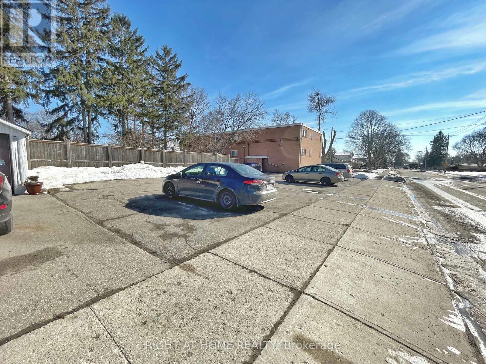 7-9 Rosemount Drive, Kitchener, Ontario  N2B 1P9 - Photo 7 - X12632686