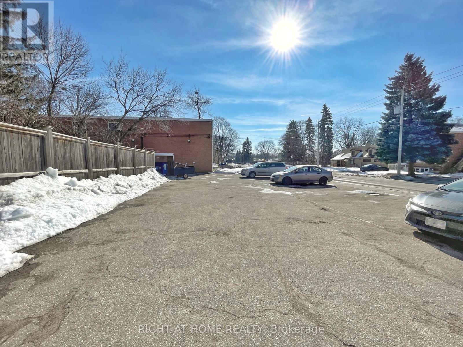 7-9 Rosemount Drive, Kitchener, Ontario  N2B 1P9 - Photo 8 - X12632686