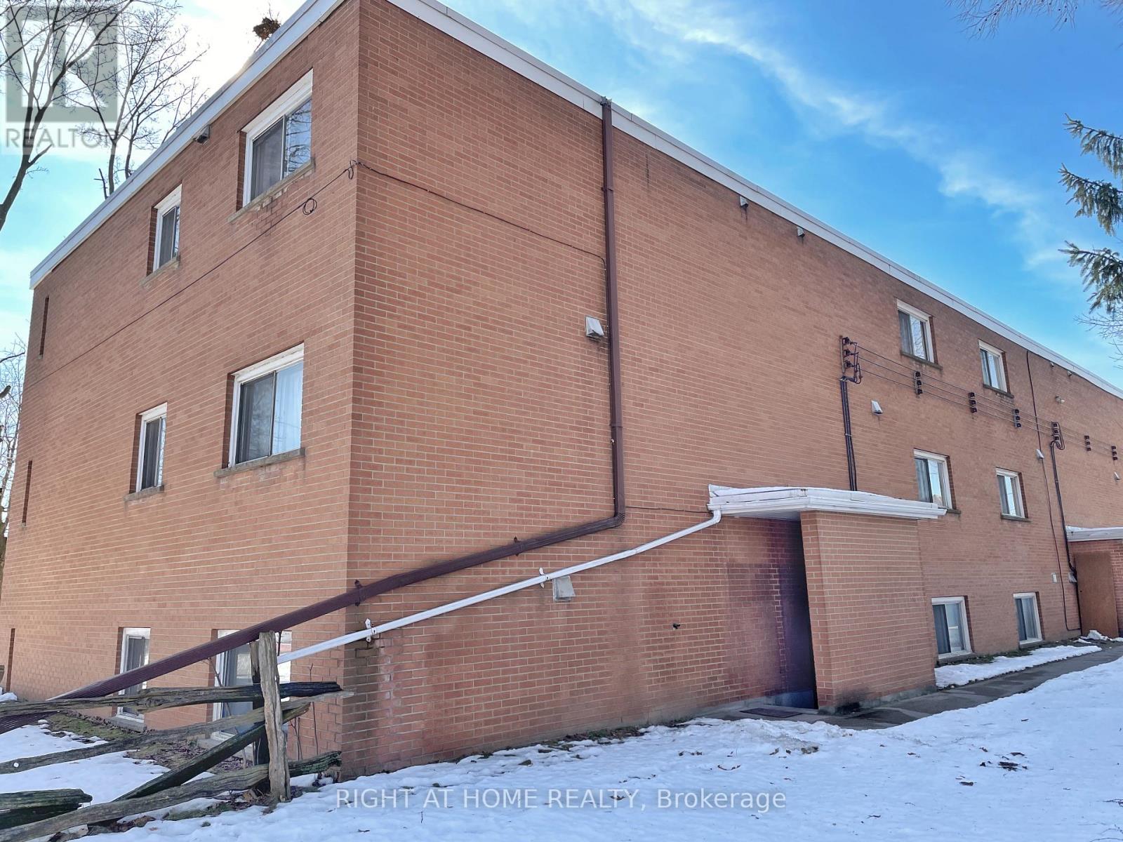 7-9 Rosemount Drive, Kitchener, Ontario  N2B 1P9 - Photo 9 - X12632686