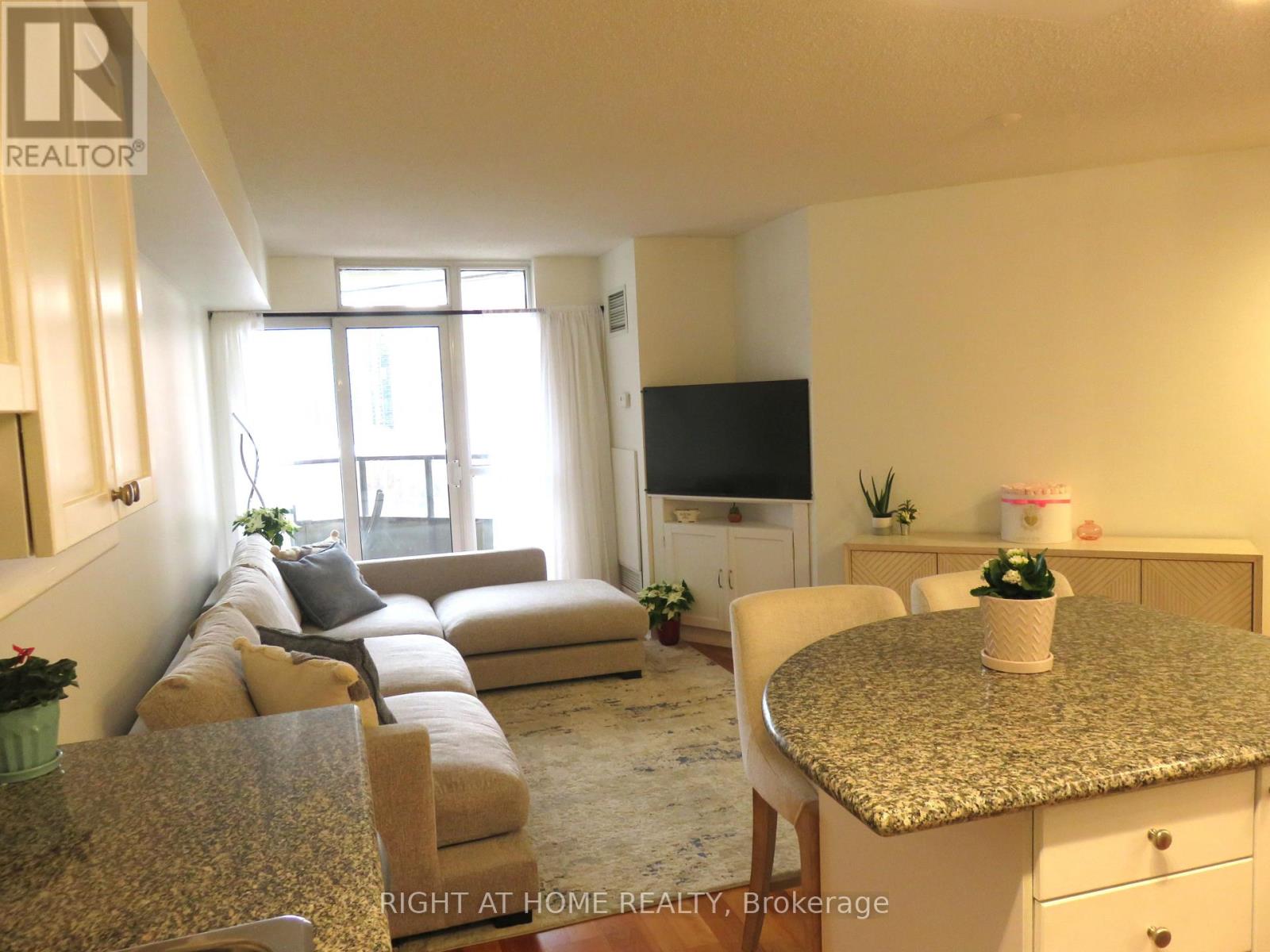 701 - 78 Harrison Garden Boulevard, Toronto (Willowdale East), Ontario  M2N 7E2 - Photo 5 - C12615164