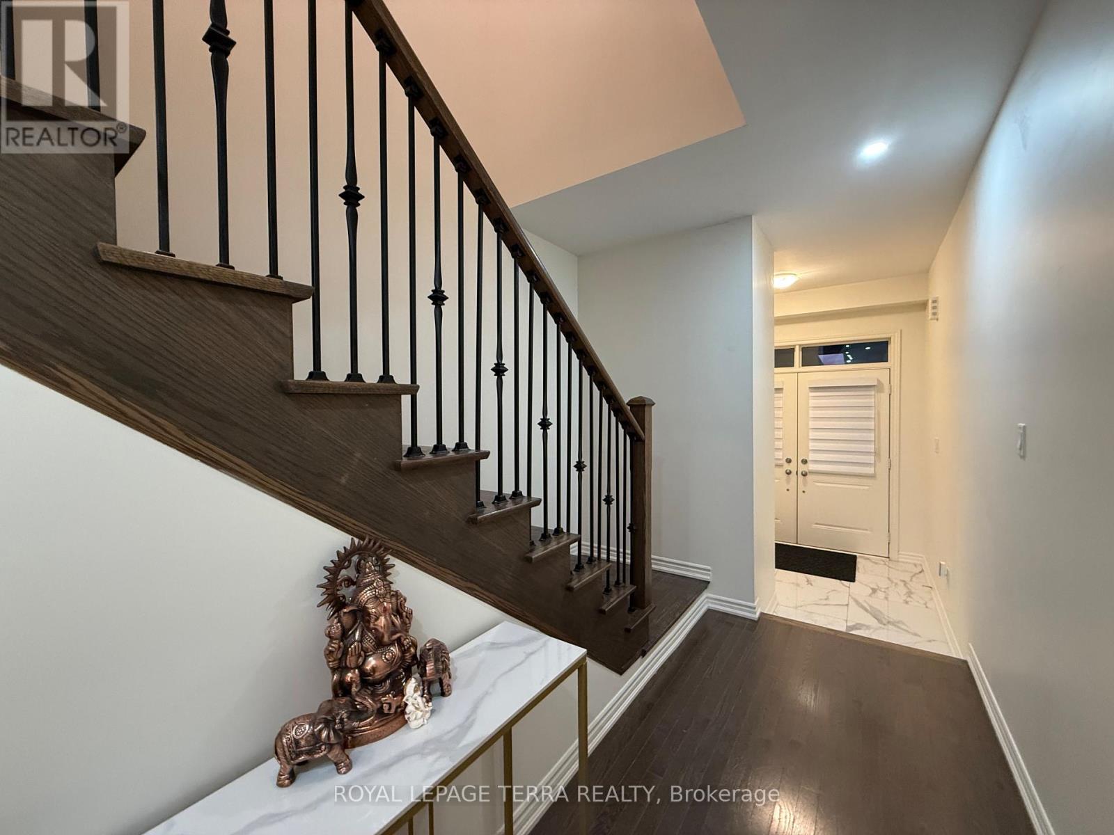 70 Fruitful Crescent, Whitby, Ontario  L1P 0N3 - Photo 2 - E12632694