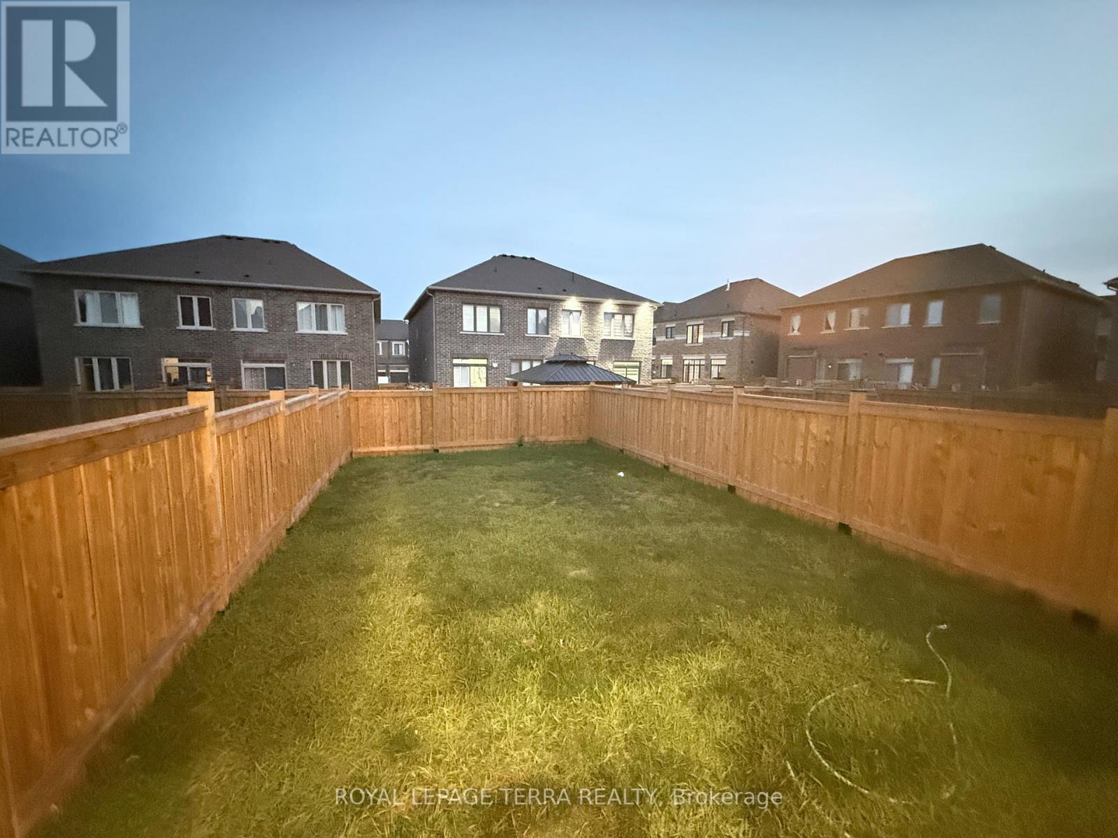 70 Fruitful Crescent, Whitby, Ontario  L1P 0N3 - Photo 23 - E12632694