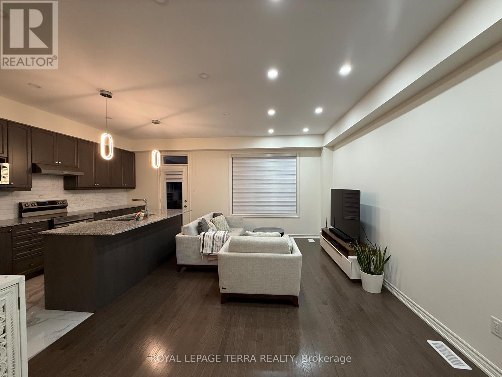 70 Fruitful Crescent, Whitby, Ontario  L1P 0N3 - Photo 5 - E12632694