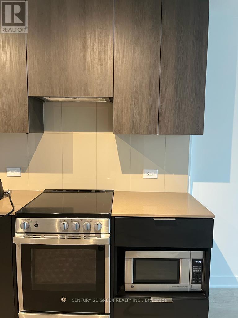 1302 - 3900 Confederation Parkway, Mississauga, Ontario  L5B 0M3 - Photo 4 - W12632728