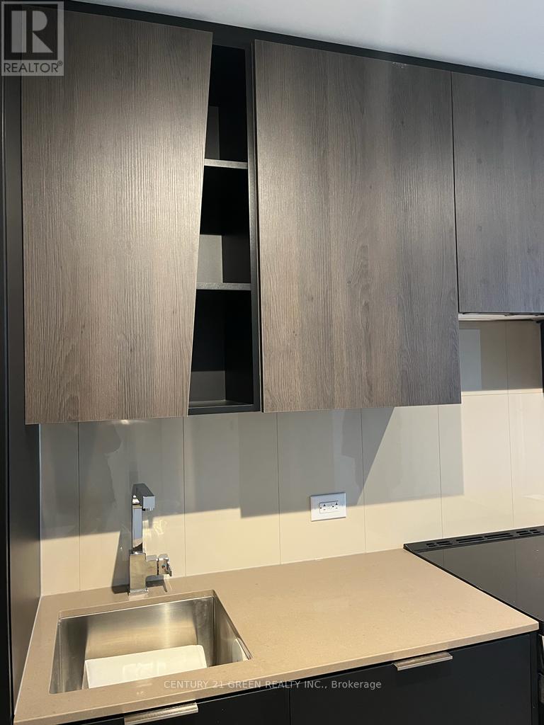 1302 - 3900 Confederation Parkway, Mississauga, Ontario  L5B 0M3 - Photo 5 - W12632728