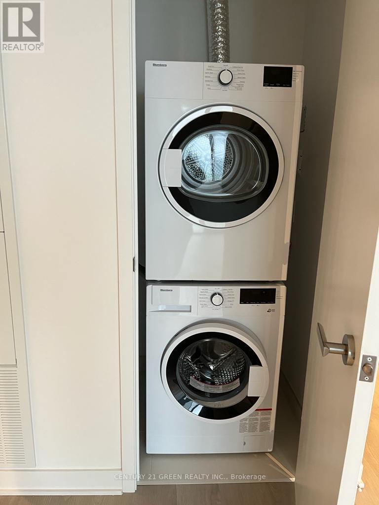 1302 - 3900 Confederation Parkway, Mississauga, Ontario  L5B 0M3 - Photo 9 - W12632728