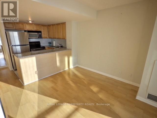818 - 230 Queens Quay W, Toronto, Ontario  M5J 2Y7 - Photo 3 - C12632742