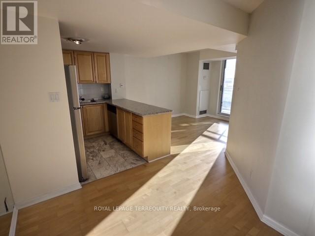 818 - 230 Queens Quay W, Toronto, Ontario  M5J 2Y7 - Photo 4 - C12632742