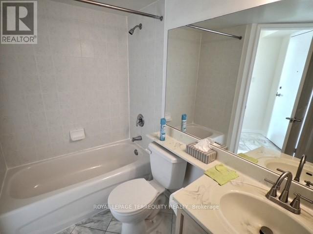 818 - 230 Queens Quay W, Toronto, Ontario  M5J 2Y7 - Photo 8 - C12632742